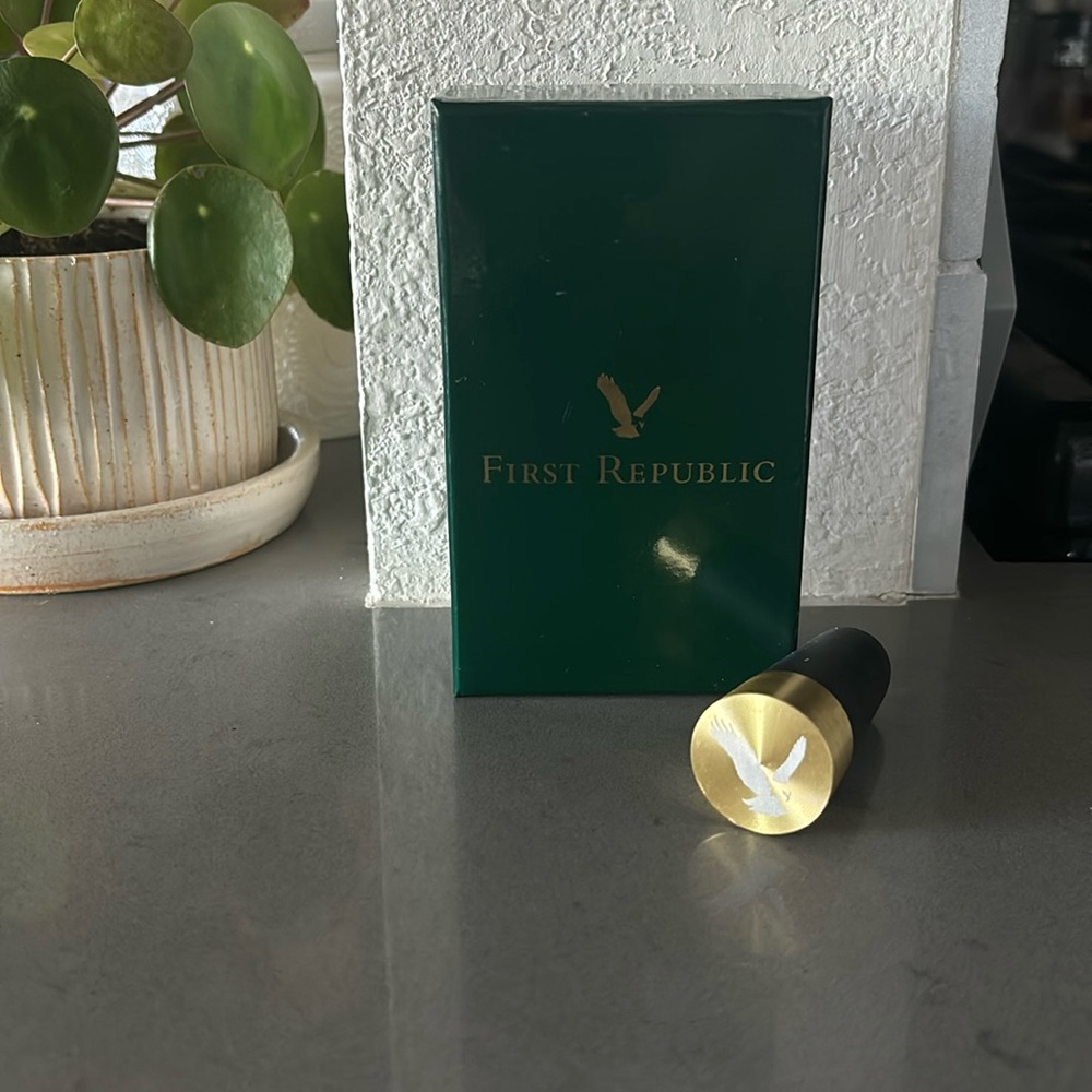 FIRST REPUBLIC BANK Wine Stopper Eagle Logo